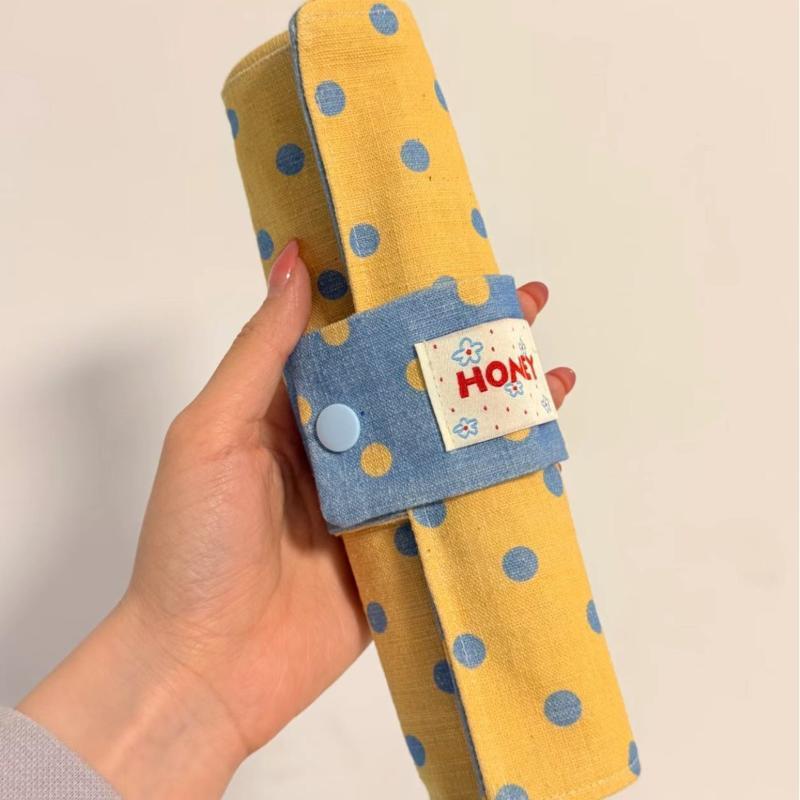Vintage Polka Dot Roll Up Penc - Makeup review and price